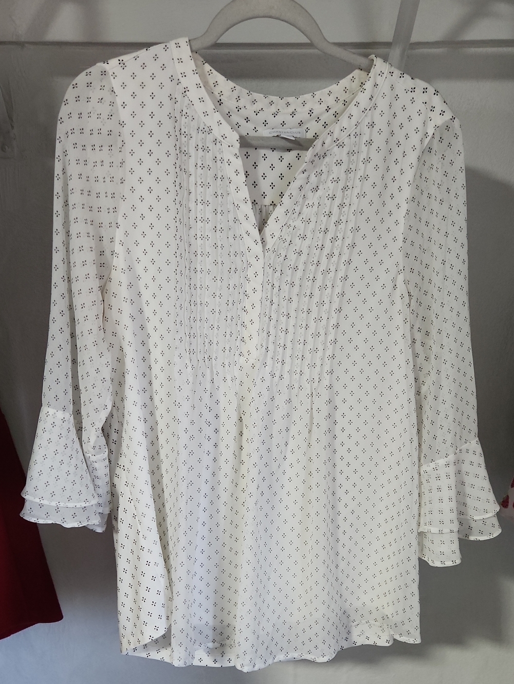 Size XL Charter Club Women’s White Patterned Pintuck V-Neck Blouse